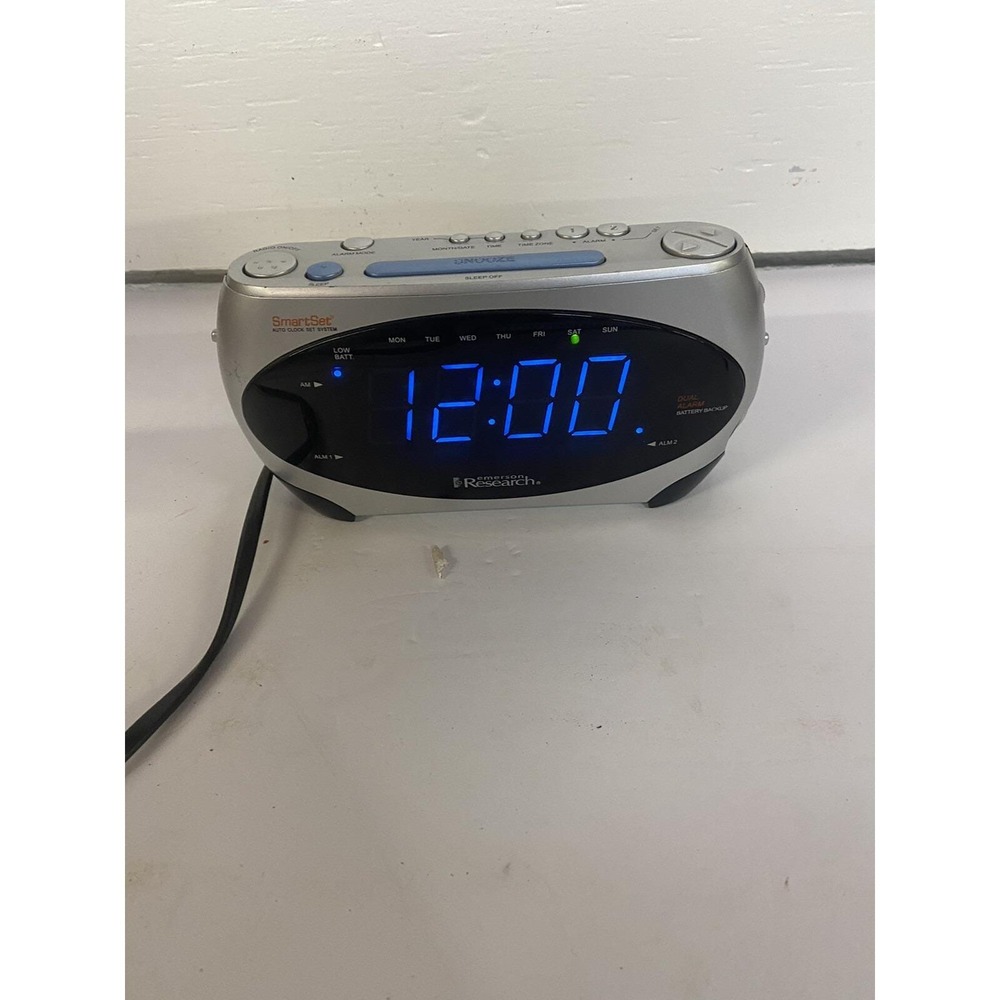 Emerson Research SmartSet AM/FM Dual Alarm Clock CKS1862 Auto Clock Set System